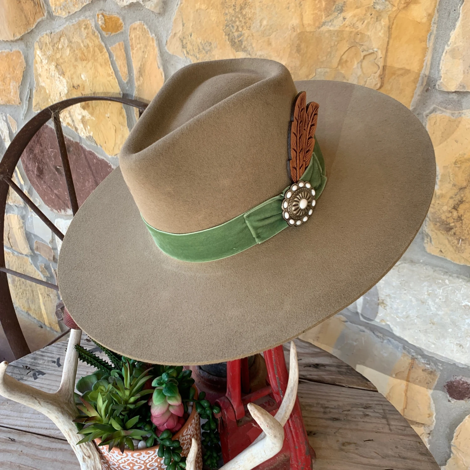 Charlie 1 Horse - Hippie 4 Charlie 1 Horse - Hippie - Image 2