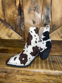 Cowin' Around The Town -Fashion Clothing Shop IMG 5121