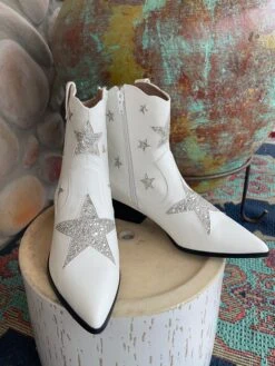 Betsey Johnson Star Of The Show Edison Boots -Fashion Clothing Shop IMG 8677 166d7108 a2c2 4894 9251 95dc90e6506e